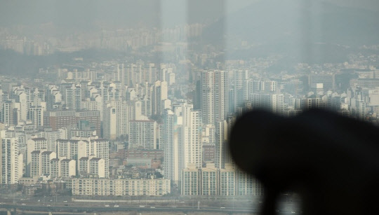 서울 영등포구 63스퀘어에서 바라본 서울 시내 아파트 단지. <연합뉴스>